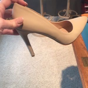 CLEARANCE SALE $8 NEW NUDE HEELS